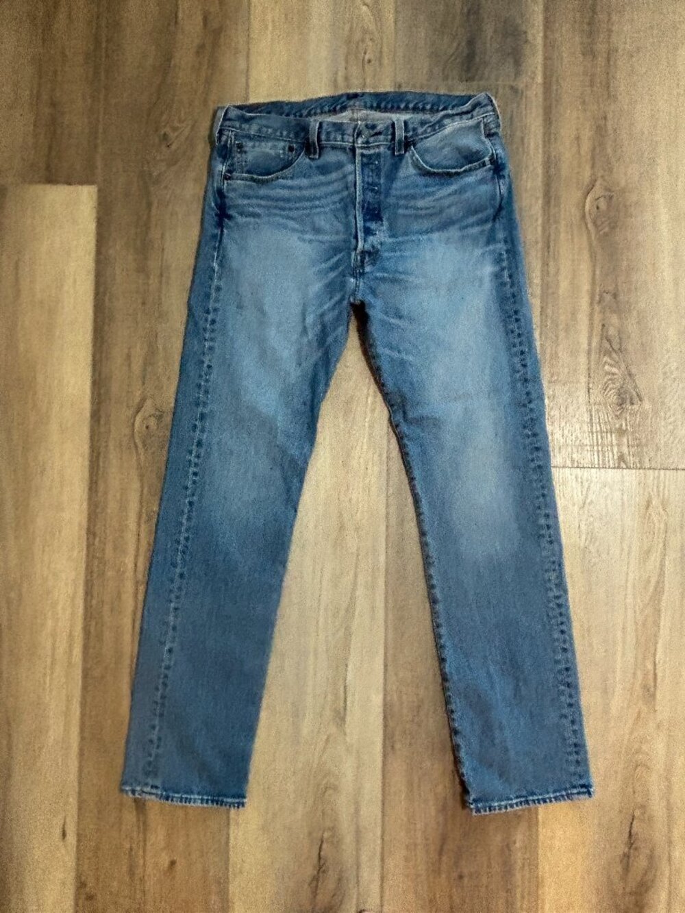 Levi’s 501 Original Fit Jeans W34 L32 Medium Wash Button Fly Classic Straight
